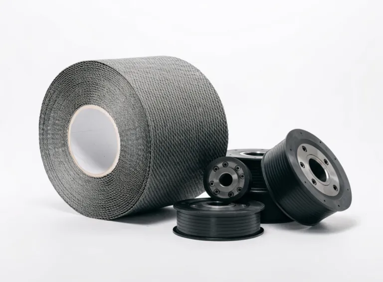 Steel cord conveyor belt and pulleys